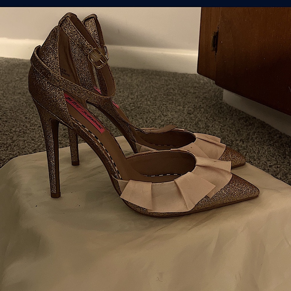 Betsy Johnson rose gold pumps. Size US 8.5